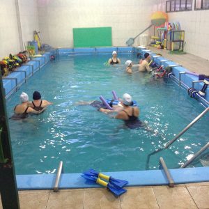 Turma da aula de hidroginástica da Aqua Fisio Caxias do Sul
